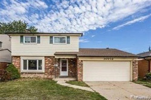 30732 Newport Dr, Warren, MI, 48088-3164 | Card Image