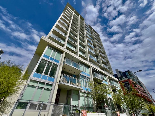 801 - 111 E 1 St Avenue, Condo with 1 bedrooms, 1 bathrooms and 1 parking in Vancouver BC | Image 2