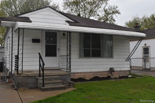 23517 Elmira Street N, St Clair Shores, MI, 48082 | Card Image