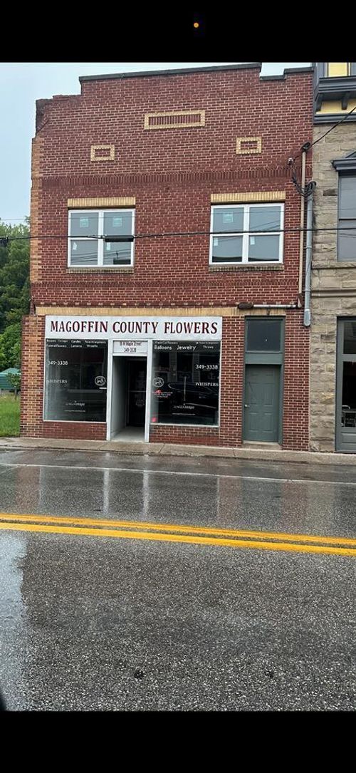 18 E Maple St, Salyersville, KY, 41465-9466 | Card Image