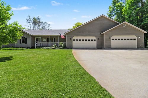 7245 River Rd, Evart, MI, 49631-8100 | Card Image