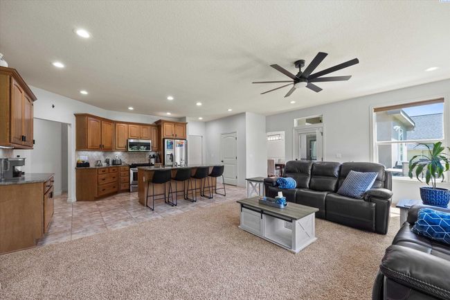 586 Lodi Loop, Home with 4 bedrooms, 3 bathrooms and null parking in Richland WA | Image 21