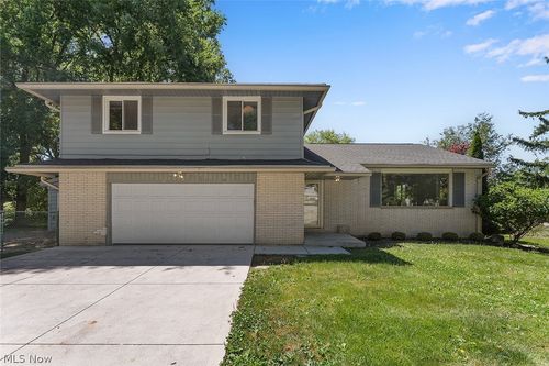 2120 Cedarview Dr, Beachwood, OH, 44122-1221 | Card Image