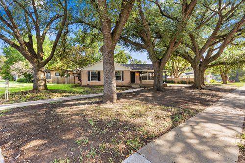 1301 N 34th St, Waco, TX, 76710-5451 | Card Image