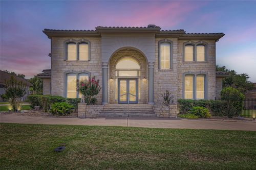 29 Tiburon Dr, The Hills, TX, 78738-1558 | Card Image