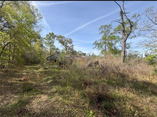 19014 Deer Glen Dr, Conroe, TX, 77302-6311 | Card Image