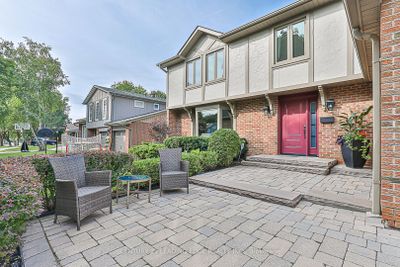 110 Sir Lancelot Dr, House other with 4 bedrooms, 3 bathrooms and 4 parking in Markham ON | Image 2