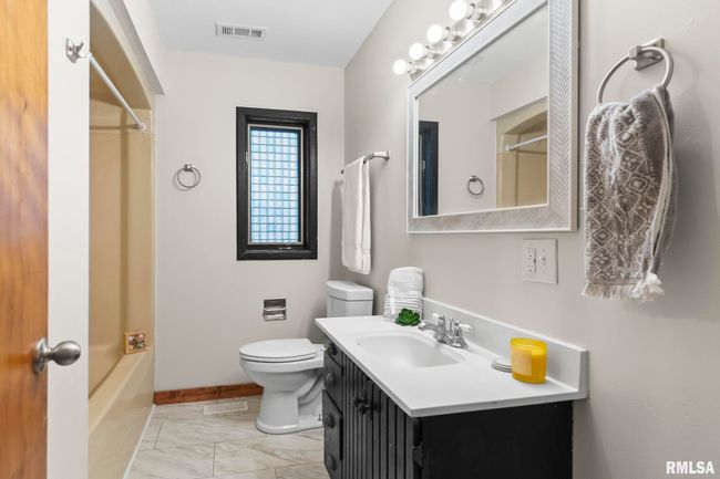 34187 E 6 Th Rd, House other with 3 bedrooms, 2 bathrooms and null parking in Pawnee IL | Image 25