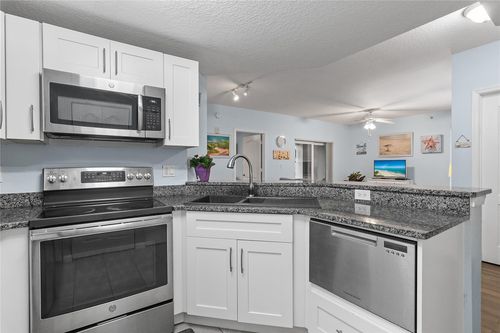 102-5095 Fairways Circle, Vero Beach, FL, 32967 | Card Image