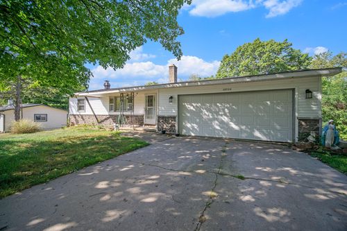 15724 Waterloo Rd, Grass Lake, MI, 49240-9101 | Card Image