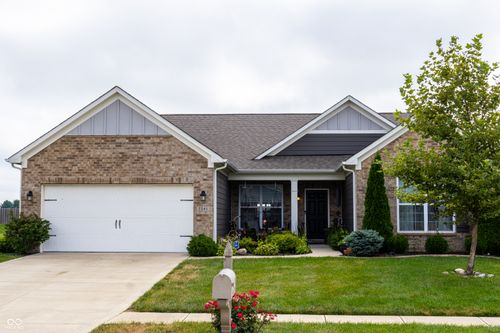 1241 Station Dr, Greenwood, IN, 46143-5661 | Card Image