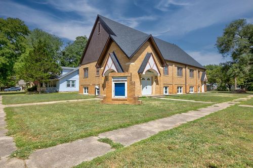 1020 E 12th Ave, Winfield, KS, 67156-3827 | Card Image