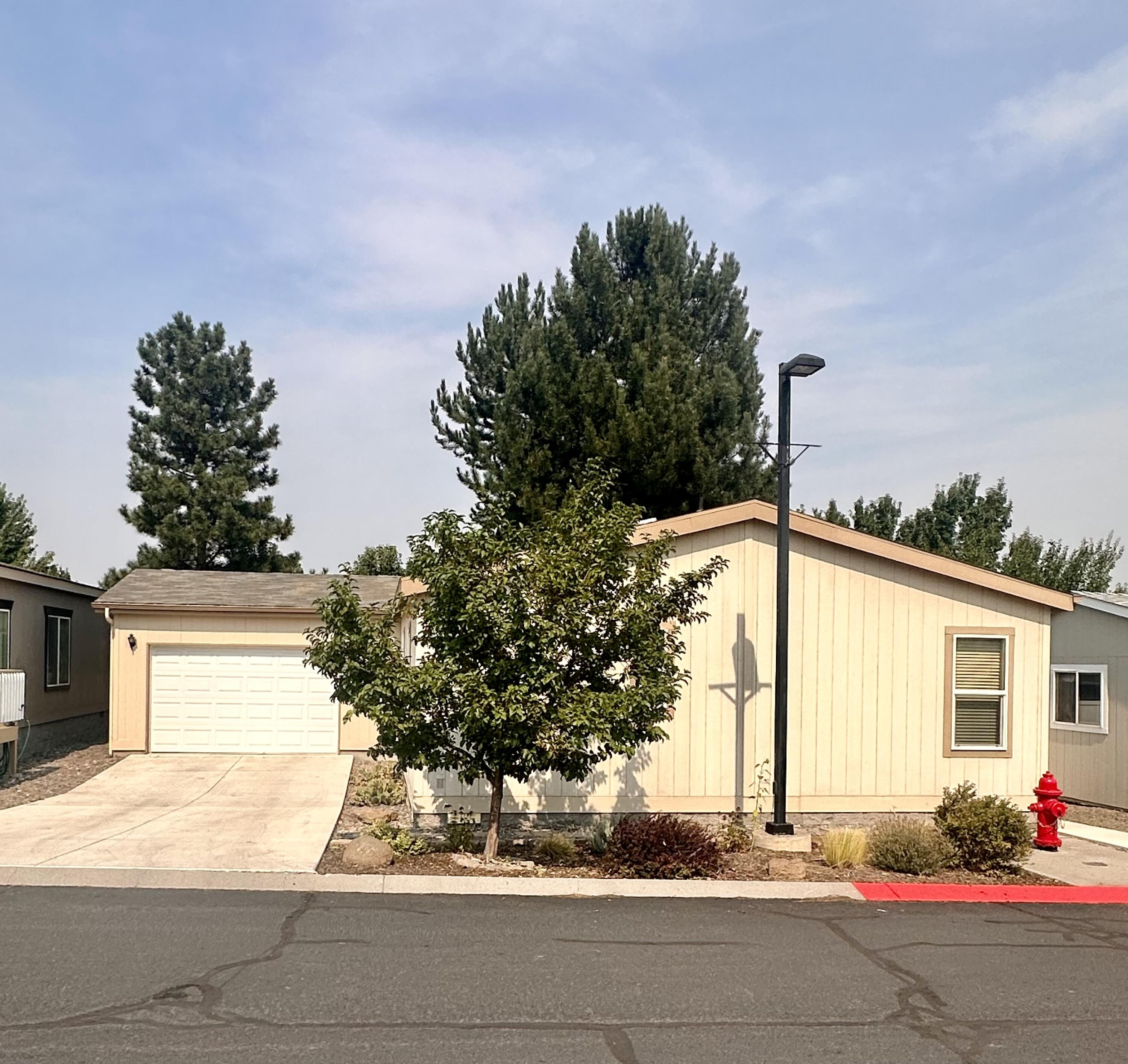 Yarrow Creek Dr, Redmond, OR 97756