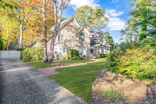 15 Riviera Ct, Great River, NY, 11739-3020 | Card Image