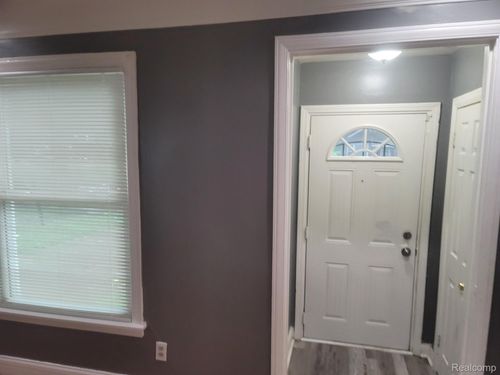 13881 Carlisle St, Detroit, MI, 48205-1202 | Card Image