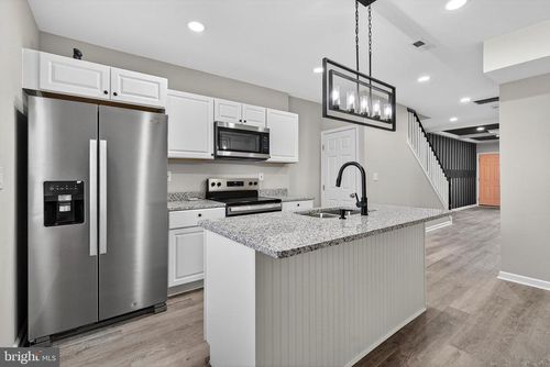 2004 Robb St, BALTIMORE, MD, 21218-6336 | Card Image