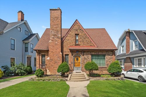 102 Lawton Rd, Riverside, IL, 60546-2333 | Card Image