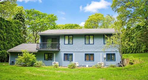 13 Valley Dr, Westerly, RI, 02891-3911 | Card Image