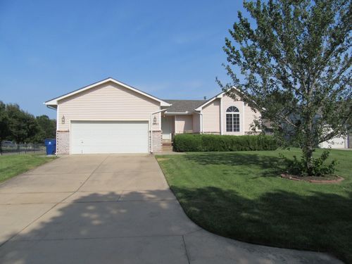 8901 W Meadow Knoll Ct, Wichita, KS, 67205-2129 | Card Image