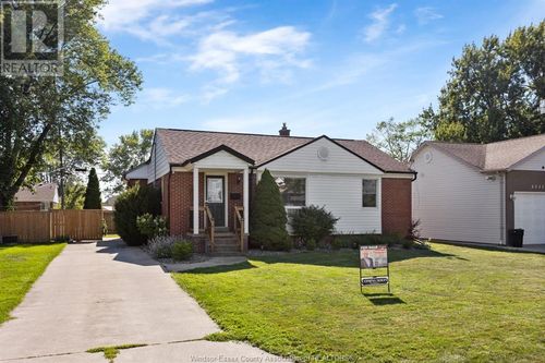 3521 Longfellow Ave, Windsor, ON, N9E2M1 | Card Image