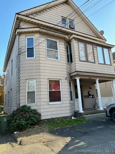 2824 E Main Street, Home with 5 bedrooms, 2 bathrooms and null parking in Waterbury CT | Image 3