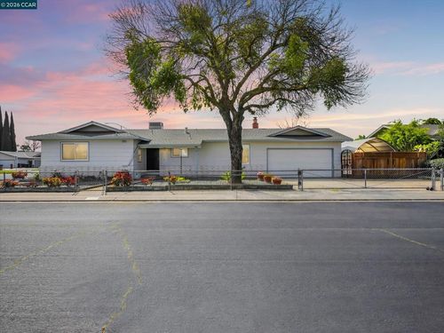 3304 3304 Swallow Dr, Modesto, CA, 95356 | Card Image