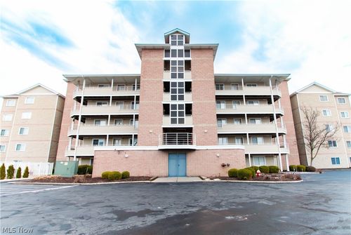 30 Marina Point Dr, Sandusky, OH, 44870-6506 | Card Image