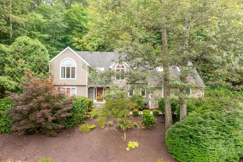 27 Oakridge, Unionville, CT, 06085-1474 | Card Image