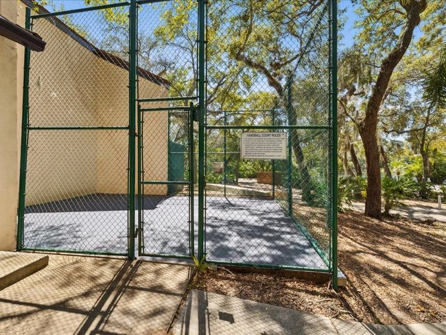 Handball/racquetball court | Image 46