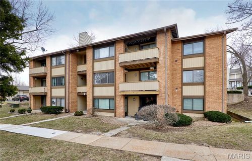 apt-e-7 Fairways Cir, Saint Charles, MO, 63303-3329 | Card Image
