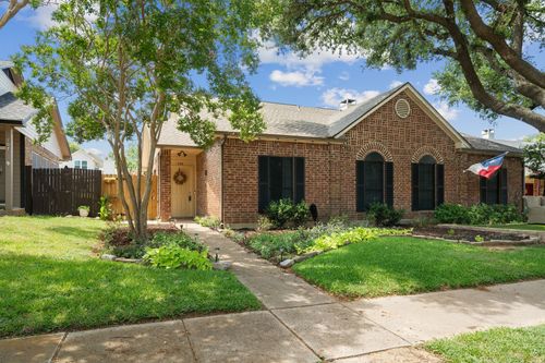 709 Normandy Dr, Euless, TX, 76039-4019 | Card Image