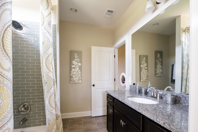 Another view of the bathroom that includes a tiled shower/bath. | Image 48