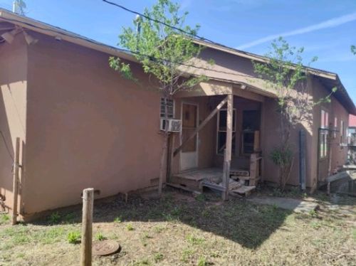 102 W Wharton Ave, Electra, TX, 76360-2640 | Card Image