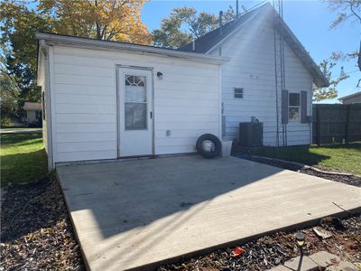 809 Sw 3rd Street, House other with 3 bedrooms, 1 bathrooms and null parking in Casey IL | Image 3