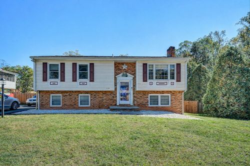 2124 Beavers Ln, Vinton, VA, 24179-2908 | Card Image