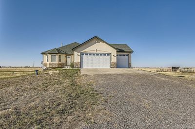 39655 E 88th Avenue, House other with 3 bedrooms, 2 bathrooms and 3 parking in Bennett CO | Image 1