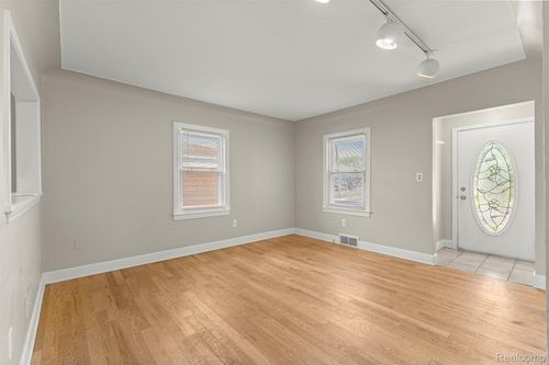 7139 Centralia St, Dearborn Heights, MI, 48127-2007 | Card Image