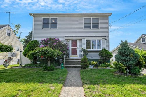 12 Streuli Ct, Elmwood Park, NJ, 07407-2427 | Card Image