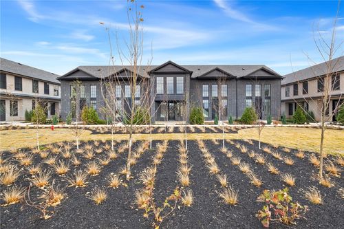 4613 S 47th St, Rogers, AR, 72758-8735 | Card Image