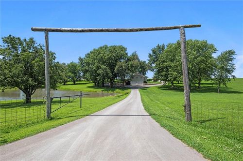 17249 198th St, Tonganoxie, KS, 66086-5105 | Card Image