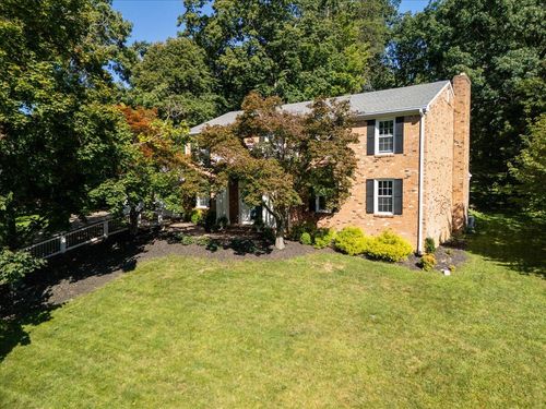 6235 Hidden Valley Dr, Roanoke, VA, 24018-7451 | Card Image