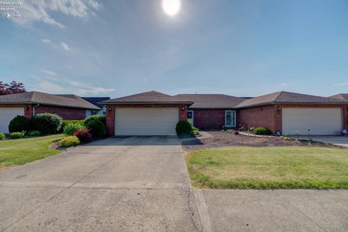 212 Crestwood Dr, Willard, OH, 44890-1649 | Card Image