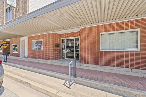 105 N Main St, Tuscola, IL, 61953-1419 | Card Image