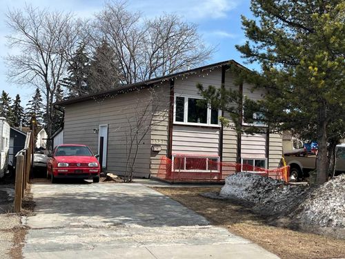 7321 99 St, Grande Prairie, AB, T8V4Y1 | Card Image