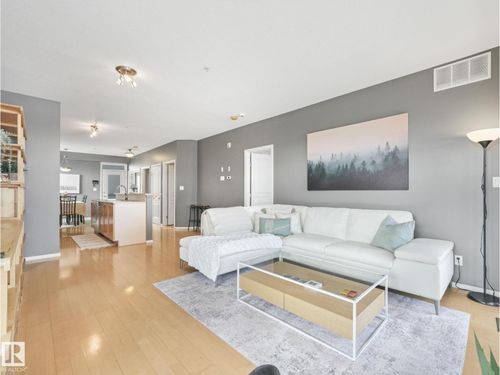 9804 101 St Nw, Edmonton, AB, T5K2X3 | Card Image