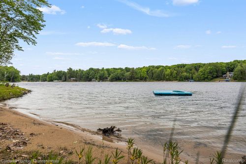 1604 Shallow Shores Dr, Gaylord, MI, 49735-9793 | Card Image