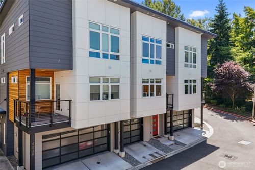 18-4040 129th Ct Se, Bellevue, WA, 98006-5040 | Card Image