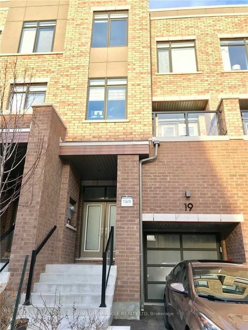 19 Glenngarry Cres, Vaughan, ON, L6A4Z4 | Card Image