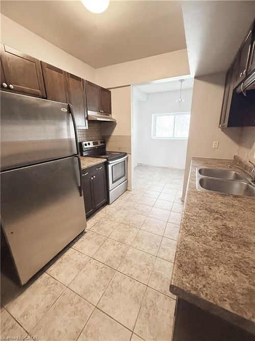 90-283 Fairway Rd N, Kitchener, ON, N2A2P1 | Card Image