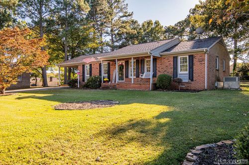 104 Mina St, Roanoke Rapids, NC, 27870-9570 | Card Image